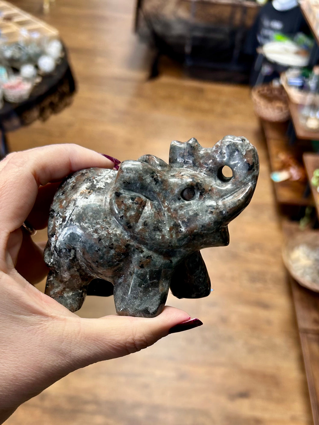 Uv reactive Yooperlite elephant